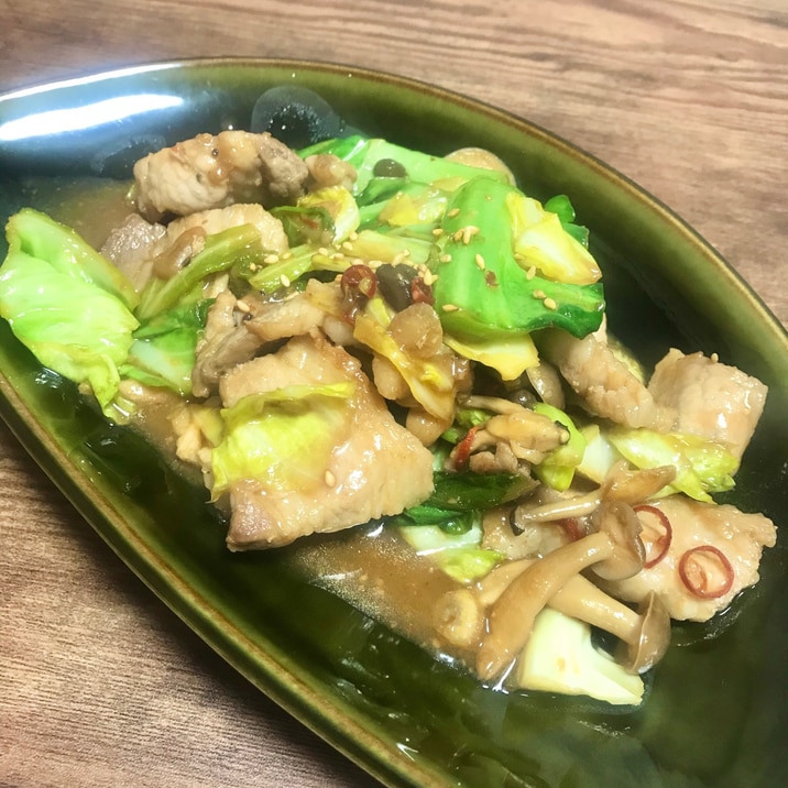 豚肉とキャベツとしめじの味噌炒め*